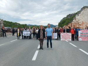 Протестующие на дороге Цетине - Подгорица