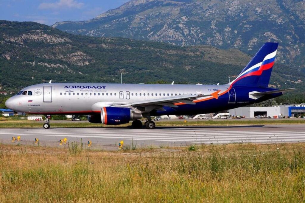 Самолет авиакомпании Аэрофлот в Черногории