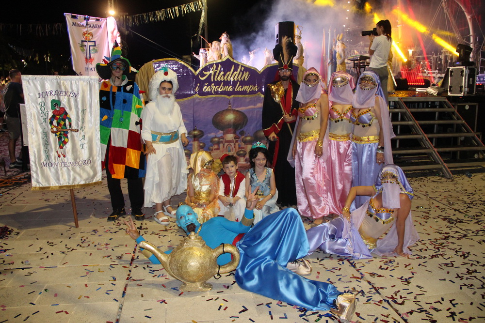 Участники карнавала в Тивате