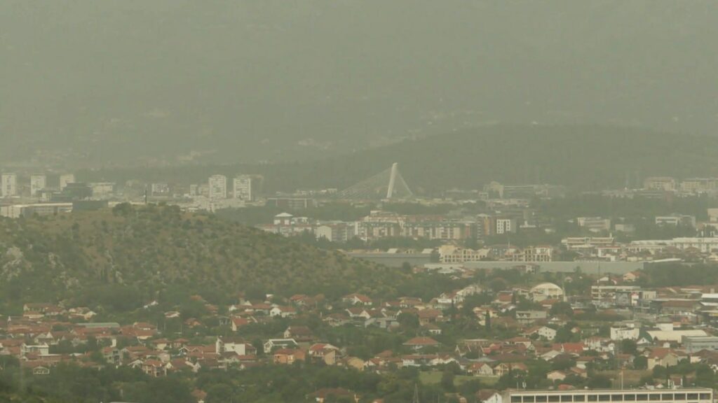 Туман в Черногории из за пыли