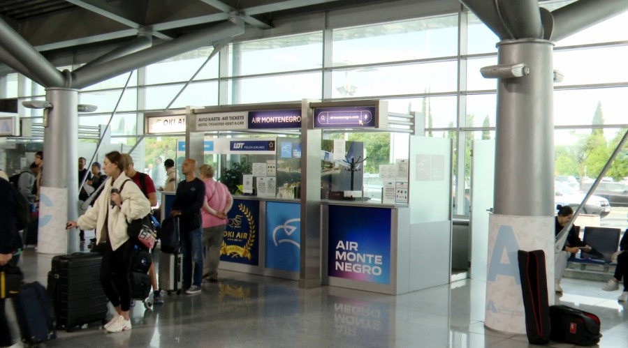 Стойка Air Montenegro в аэропорту Подгорицы