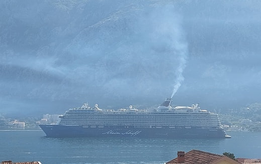 Лайнер Mein Schiff 6 в Которе