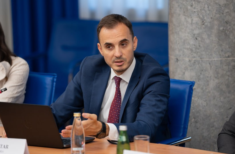 Глава депутатской группы Гражданского движения URA Милош Конатар