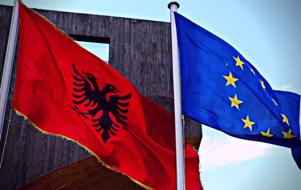 Флаг Албании и Евросоюза