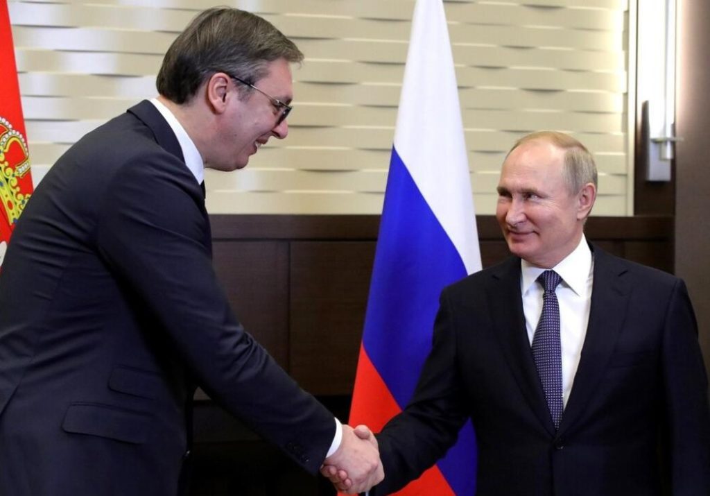 Рукопожатие Александра Вучича с Владимиром Путиным