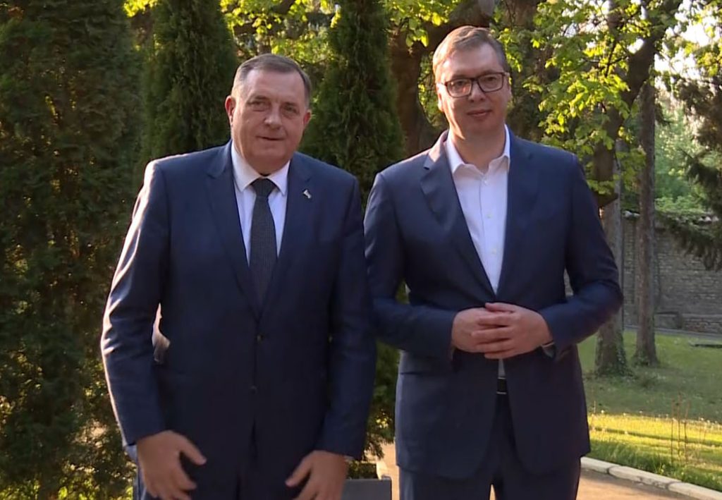 Президент Сербии Александр Вучич с лидером Республики Сербской Милорадом Додиком