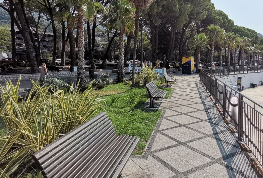 Скамейки в Игало