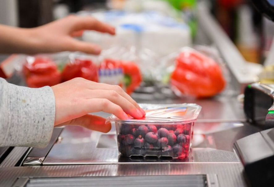 Товар у кассы супермаркета