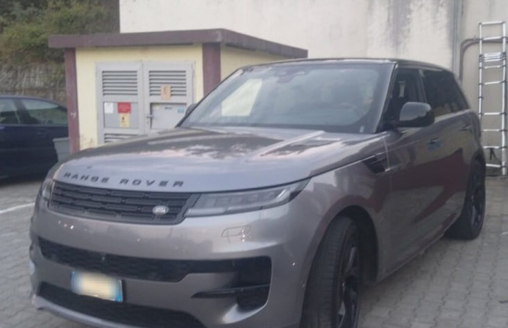 Автомобиль Land Rover изъятый на погранпереходе Черногории