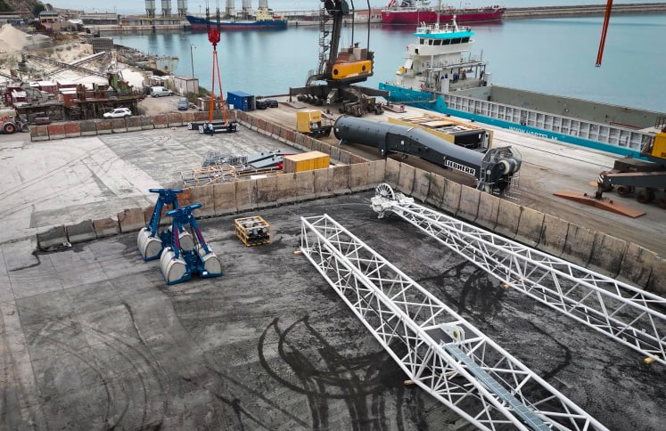 Мобильный портовой кран Liebherr LHM 550 в Баре