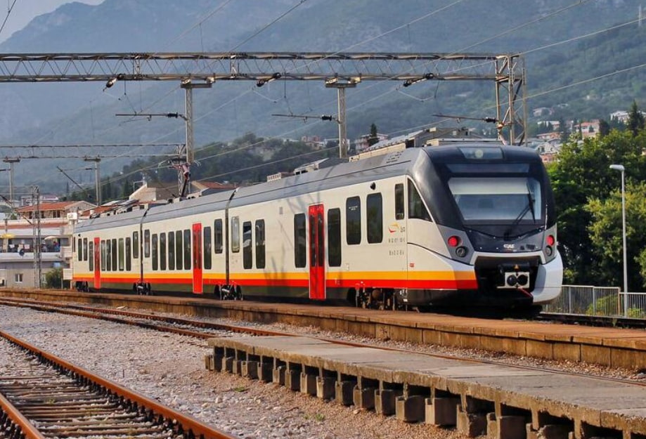 Поезд в Черногории