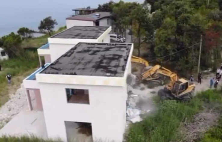 Снос виллы в Албании