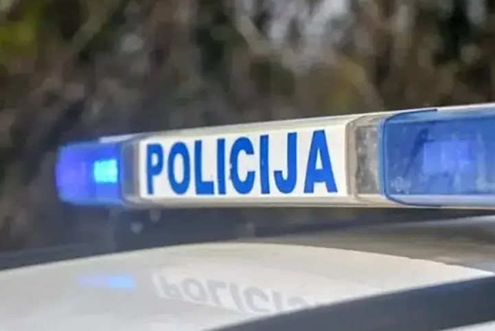 Полицейский автомобиль