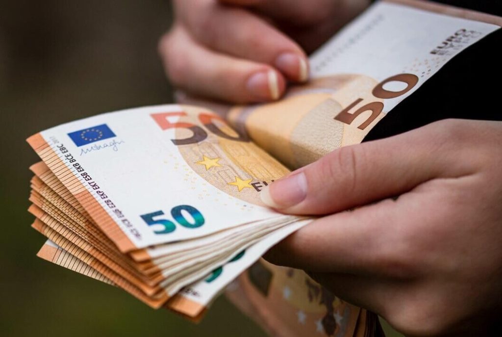 Пересчет евро банкнот