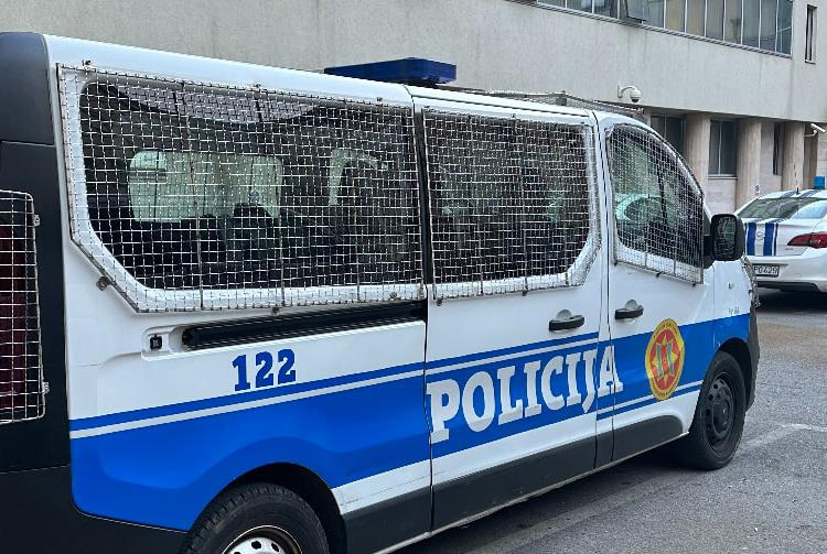 Автомобиль полиции в Черногории