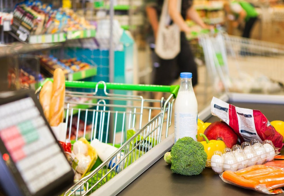 Товары на кассе супермаркета
