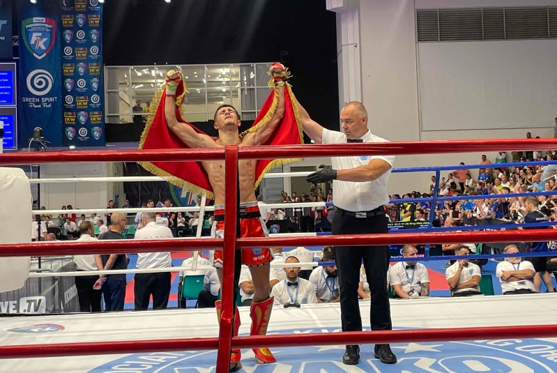 Черногорский кикбоксер одержал победу на ринге