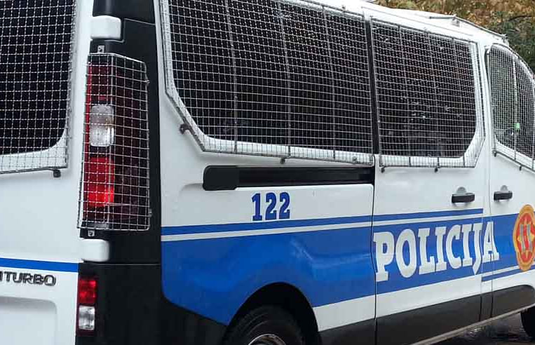 Автомобиль полиции Черногории