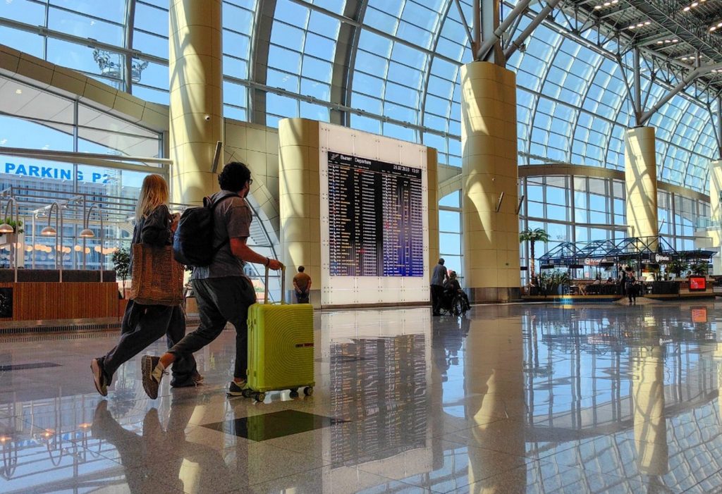 Туристы в аэропорту