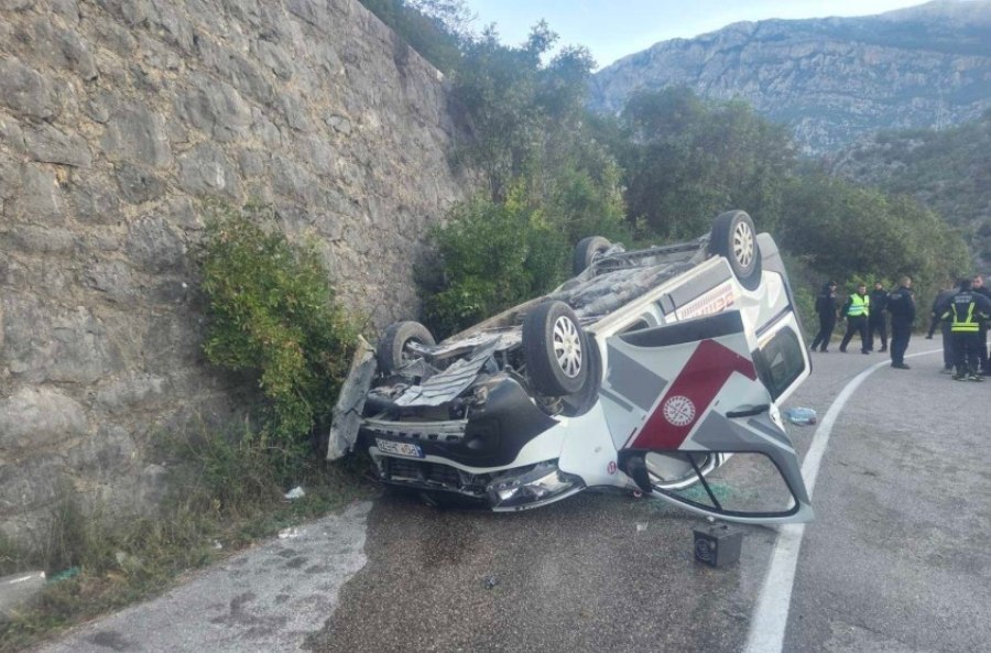 Перевернутый автомобиль