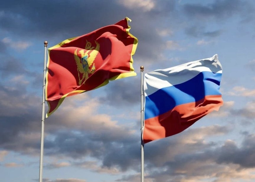 Флаги России и Черногории