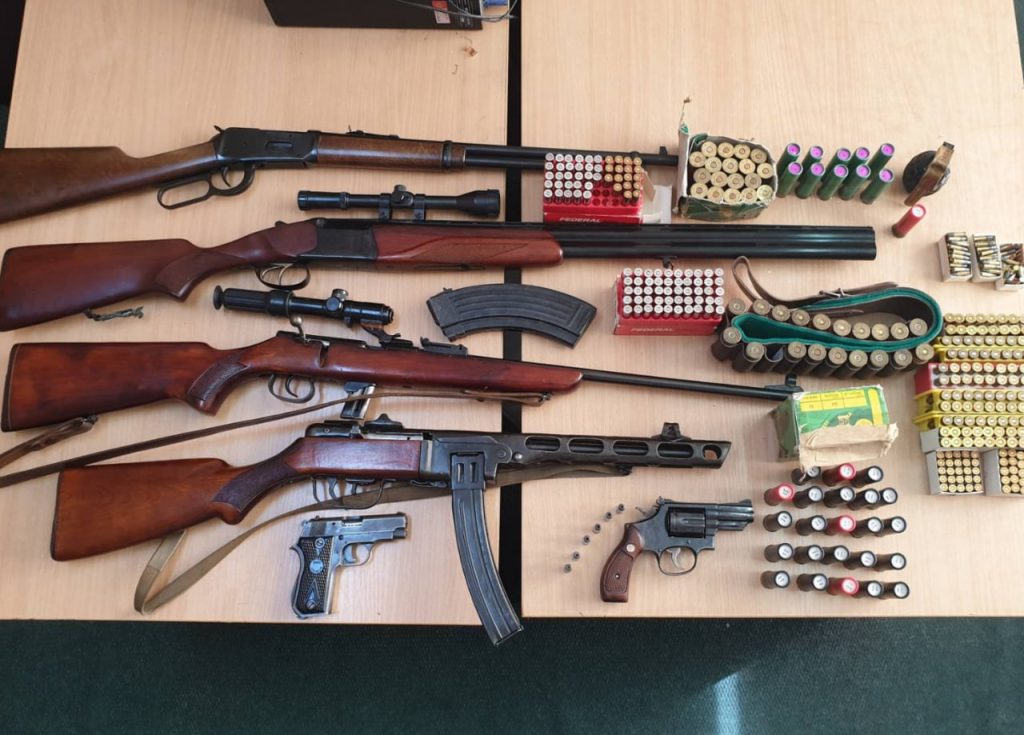 Оружие на столе