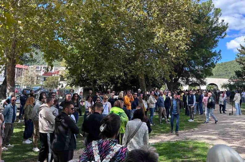 Протестующие у комплекса Словенский пляж