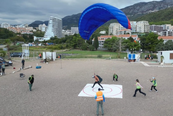 Приземление парапланериста в Бечичи