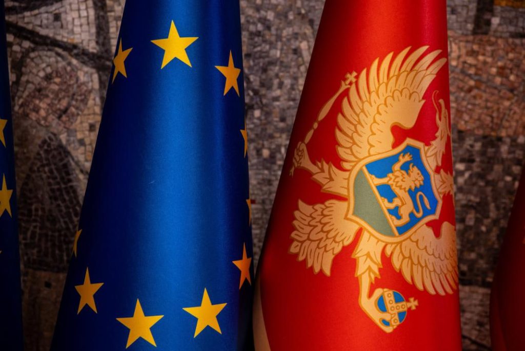 Флаг Евросоюза и Черногории