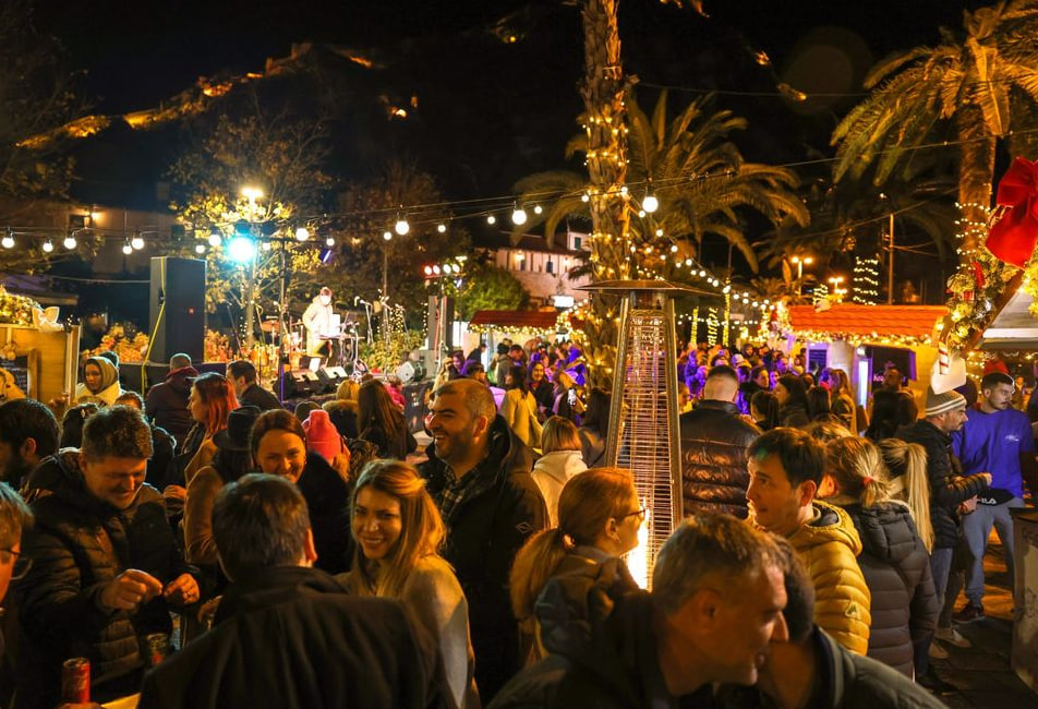 Новогодняя ярмарка в Которе