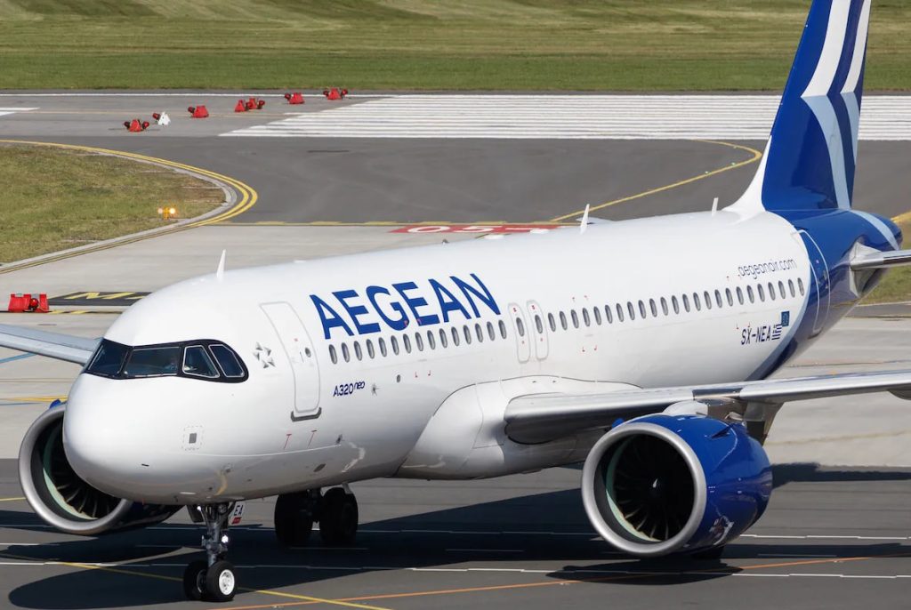 Самолет Aegean Airlines