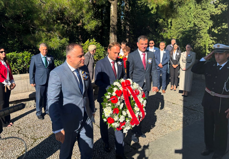 Возложение памятного венка в Херцег-Нови
