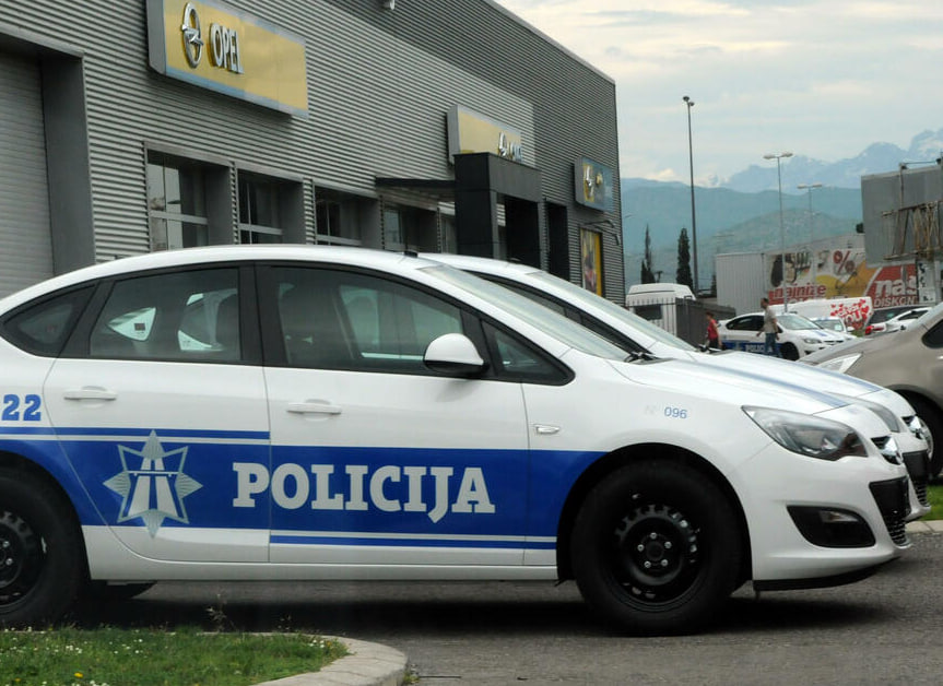 Автомобиль полиции Черногории