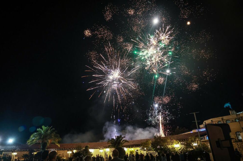 Фейерверк на церемонии открытия первенства Европы по шахматам в Будве