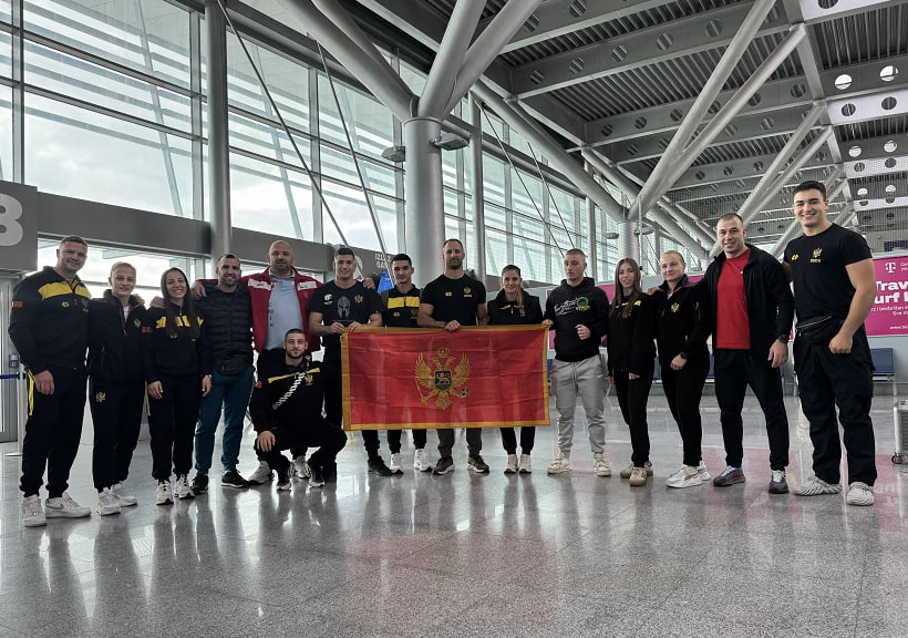 Спортсмены с флагом Черногории