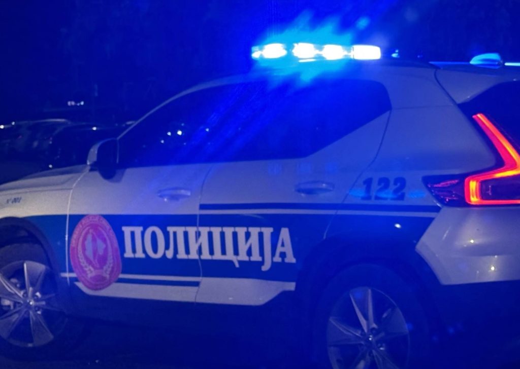 Автомобиль полиции Черногории