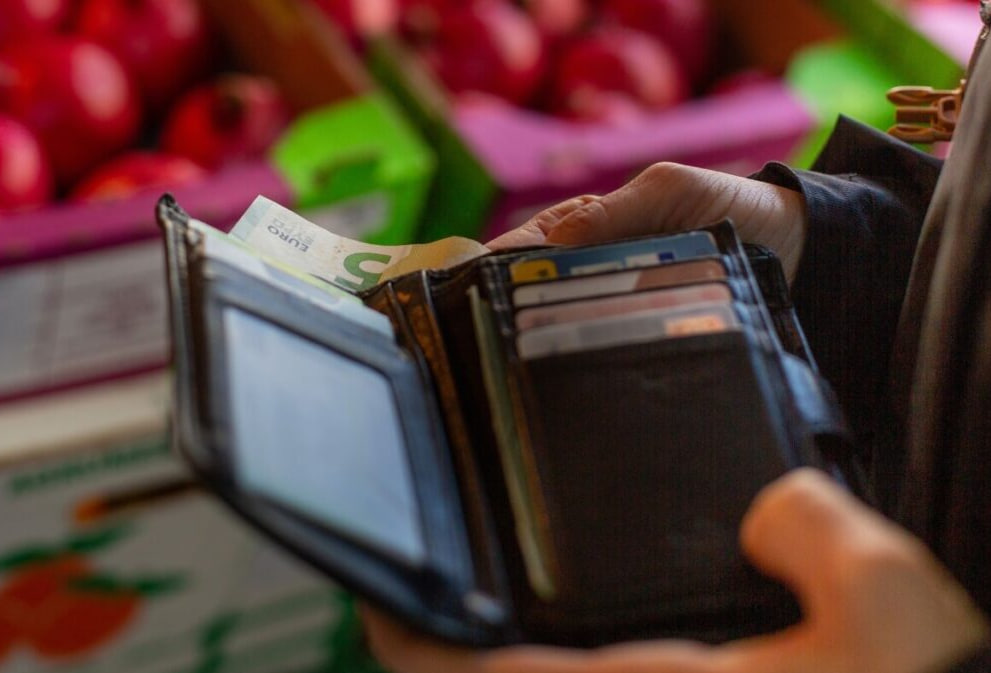 Кошелек с купюрами