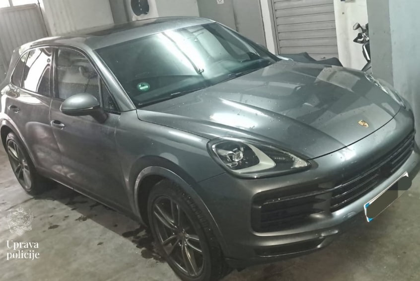 Автомобиль Porsche Cayenne