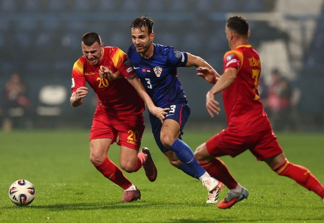 Футболисты Черногории и Хорватии