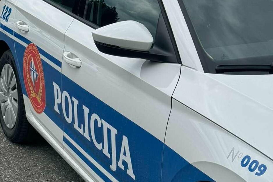 Автомобиль полиции Черногории