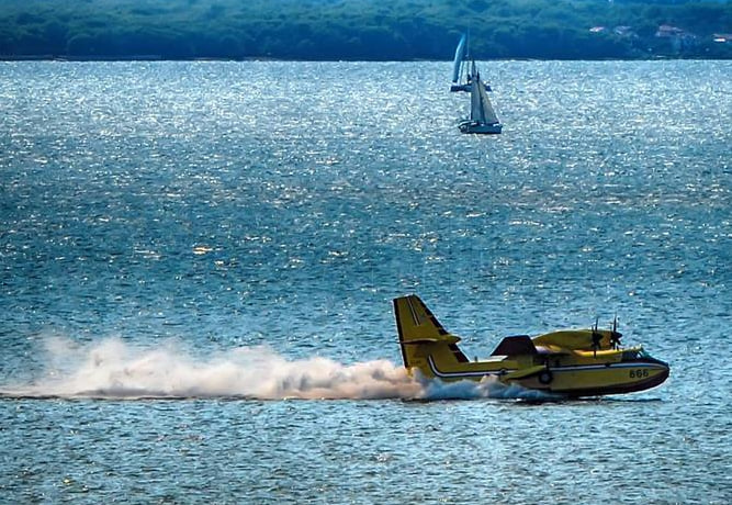 Самолет для тушения пожаров