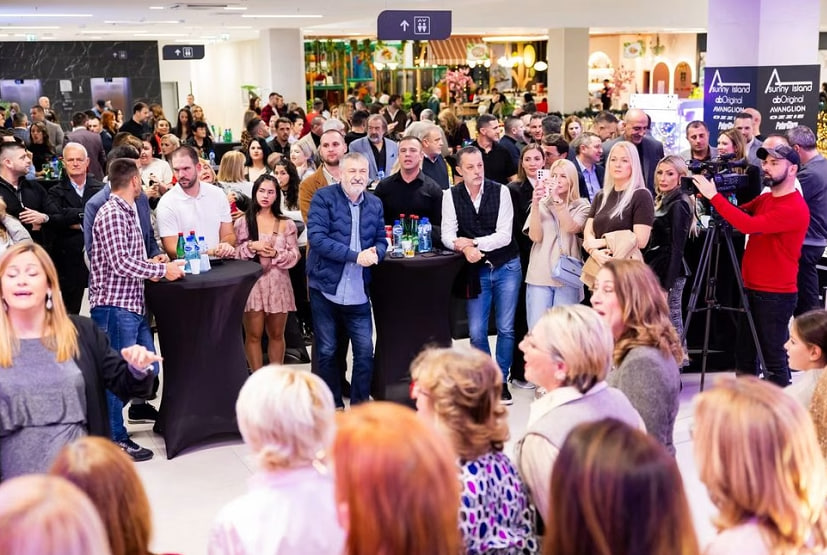 Празднование года работы Mega Mall