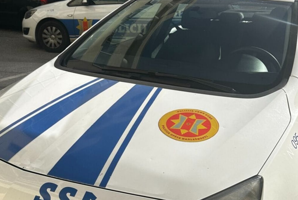 Автомобиль полиции Черногории