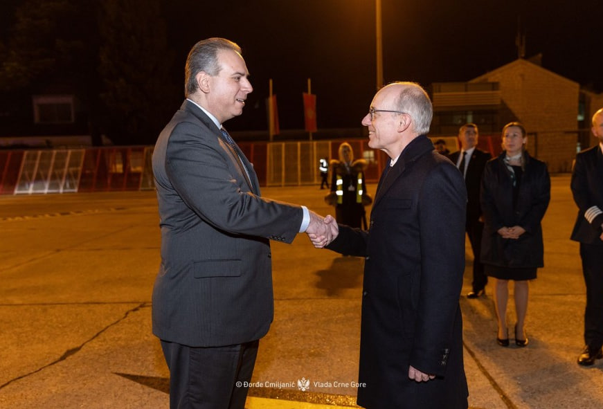 Встреча Люка Фридена в аэропорту Черногории