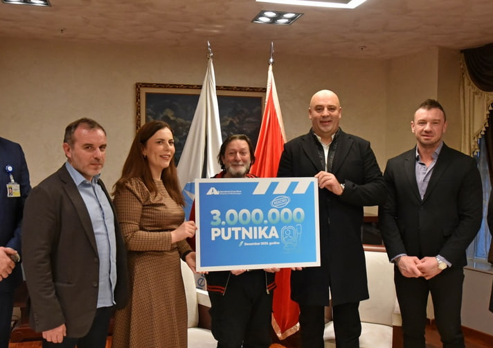 Поздравление трехмиллионного пассажира аэропортов Черногории