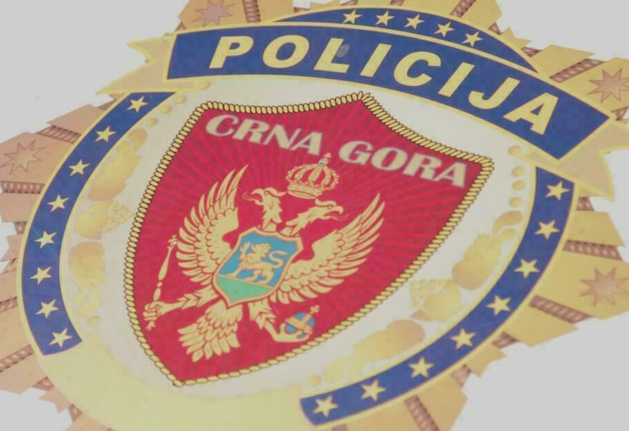 Автомобиль полиции Черногории