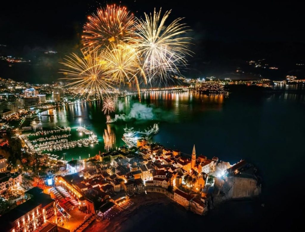 Салют над Будвой