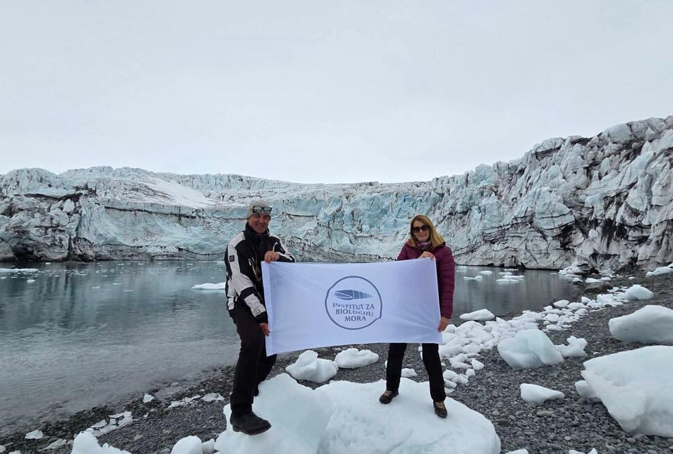 Ученые из Черногории на острове Ливингстон