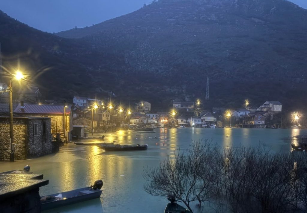 Дома в прибрежной зоне Скадарского озера