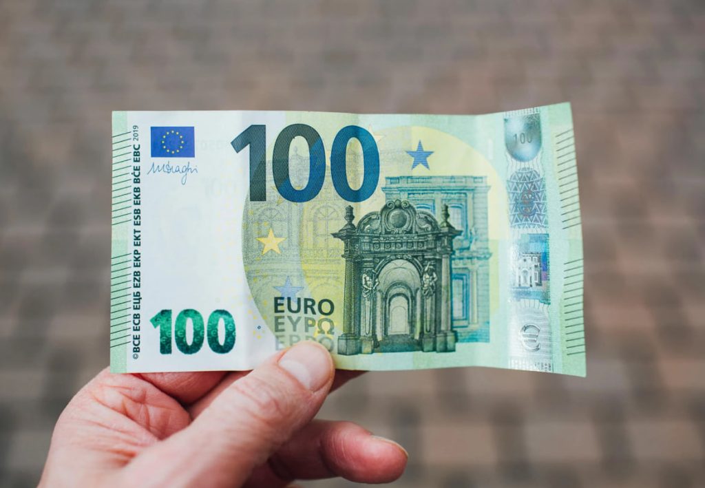 Банкнота 100 евро